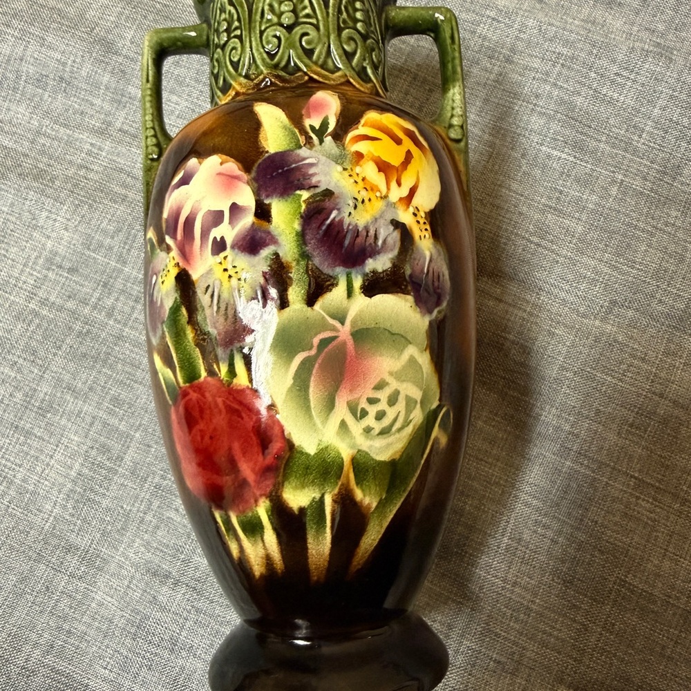 Antique Art Nouveau Majolica Vase – Floral – Czechoslovakia (c. 1900–1920)